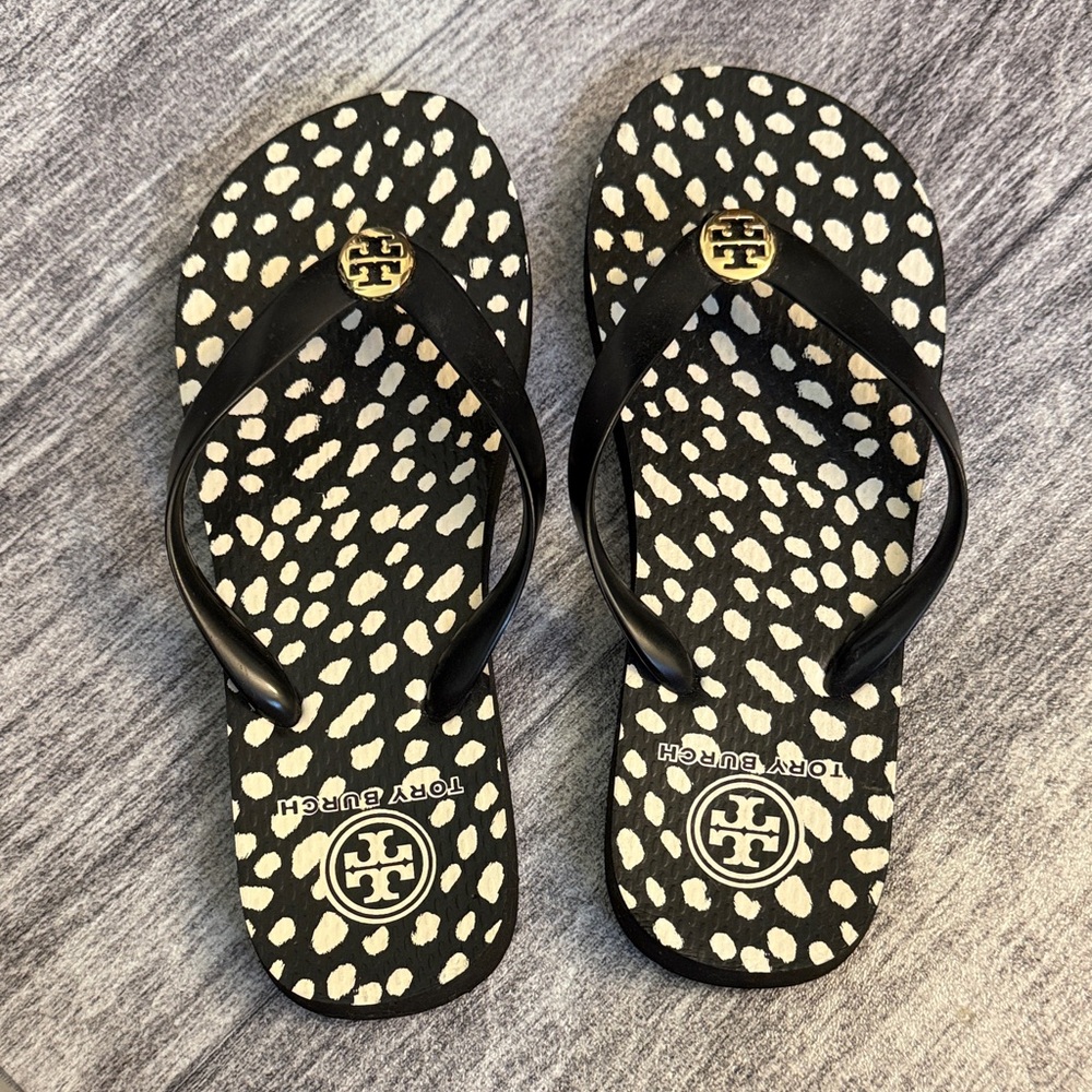 Tory Burch Black and Cream Patterned Flip Flops